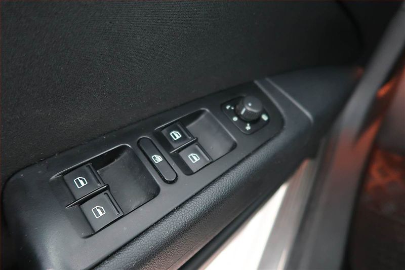 Škoda Superb (2012) 2.0 TDI, Automat, Tempomat - fotka 20 z 23