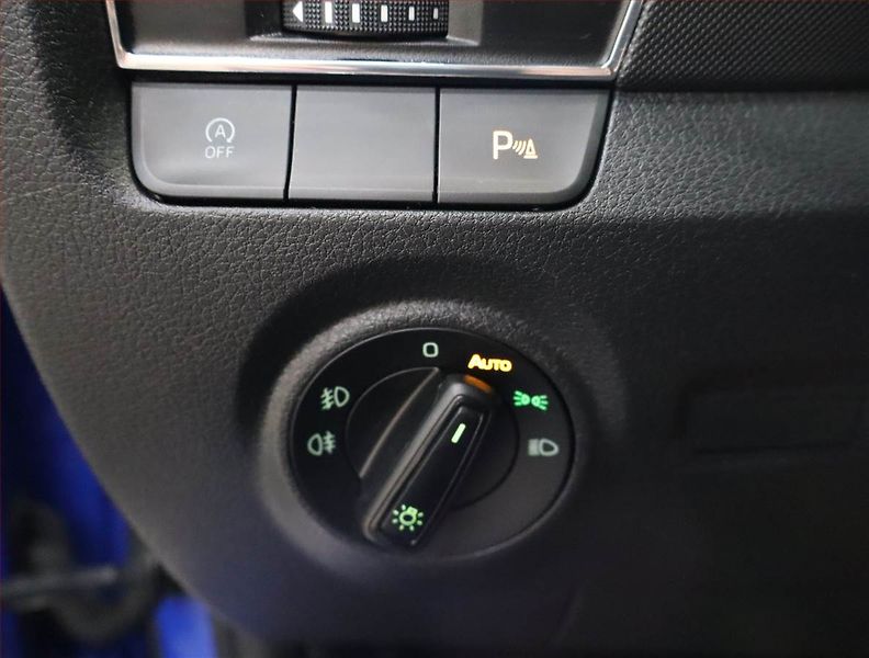 Škoda Fabia (2022) 1.0 TSI, Navi, Tempomat - fotka 21 z 22