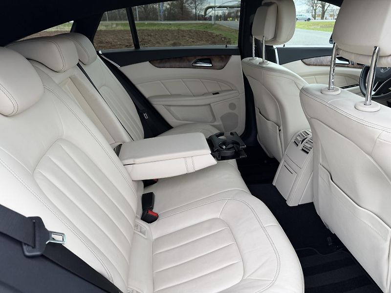 Mercedes-Benz CLS 350 CDI 7G LED NAVI H/K KAMERA - fotka 38 z 45