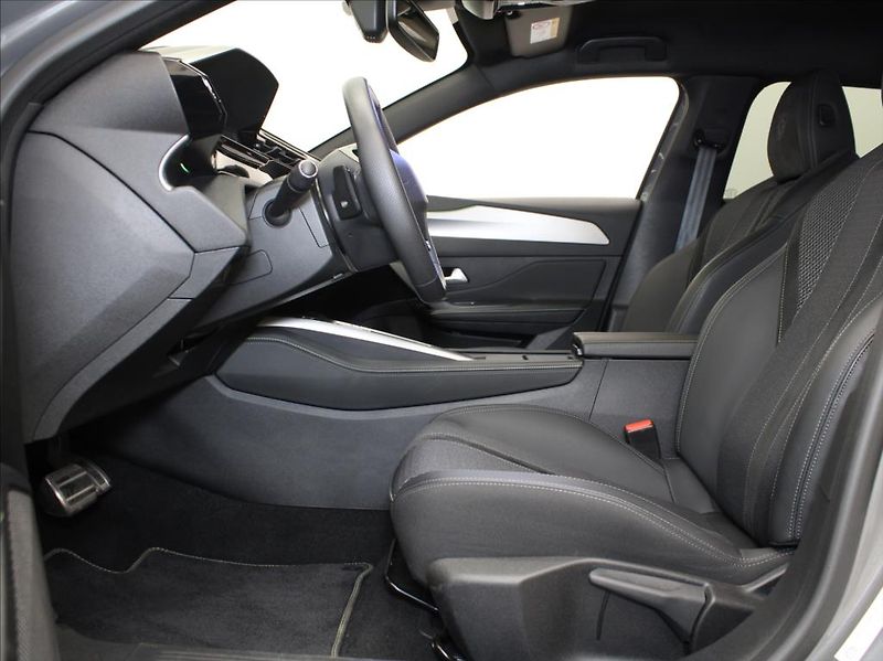 Peugeot 408 1,2 Hybrid 145k. GT-line 32tkm - fotka 6 z 24