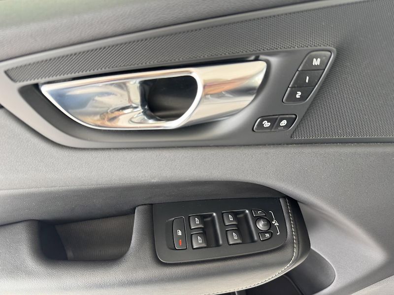 Volvo XC60 T6 AWD*Recharge*Odvětr.Sedadla - fotka 30 z 35