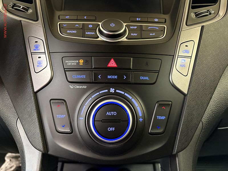 Hyundai Santa Fe (2015) 2.2CRDi 4x4, ČR, AT - fotka 16 z 20