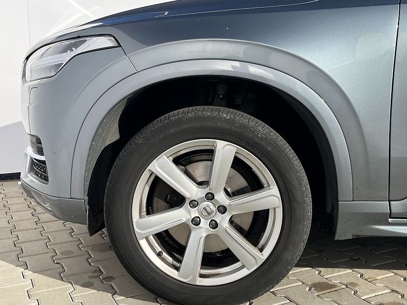 Volvo XC90 Momentum D5 AWD 173kW - fotka 32 z 32