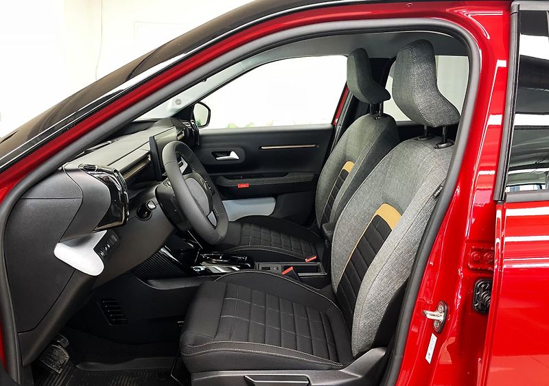 Citroën C3 Aircross (2025) PLUS Hybrid 145k Automatic - fotka 9 z 25