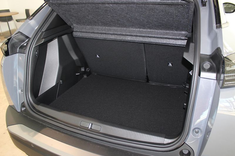 Peugeot 2008 (2026) 2008 ALLURE Hybrid 145 e-DCS6 - fotka 17 z 17