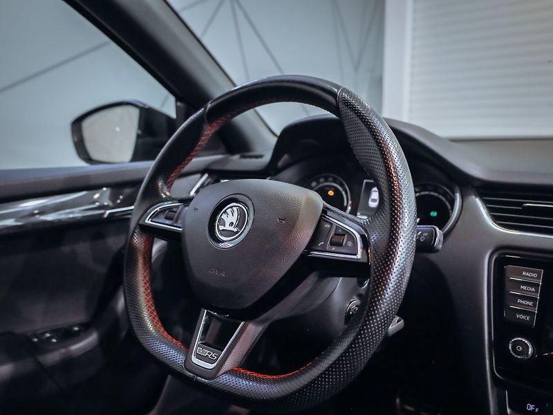 Škoda Octavia 2.0 TDi RS DSG - fotka 22 z 32