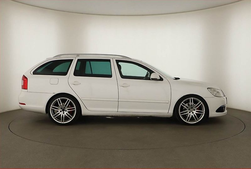 Škoda Octavia (2011) RS 2.0 TSI, Xenony, Tempomat - fotka 6 z 15