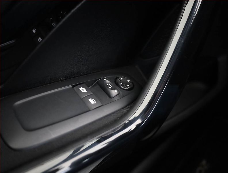 Peugeot 208 (2019) 1.2 PureTech, Serv.kniha - fotka 11 z 14