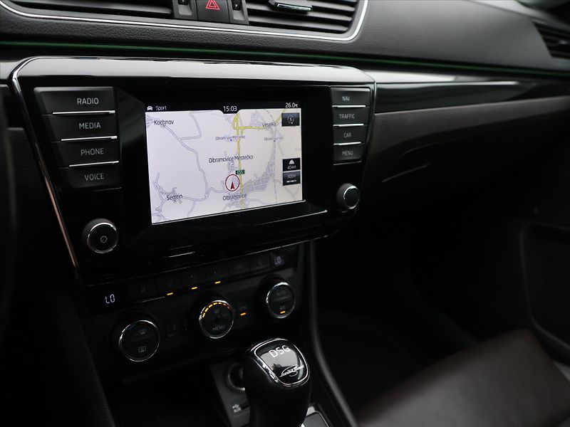 Škoda Superb 2,0 TDI 110kW DSG CZ L&K - fotka 23 z 35