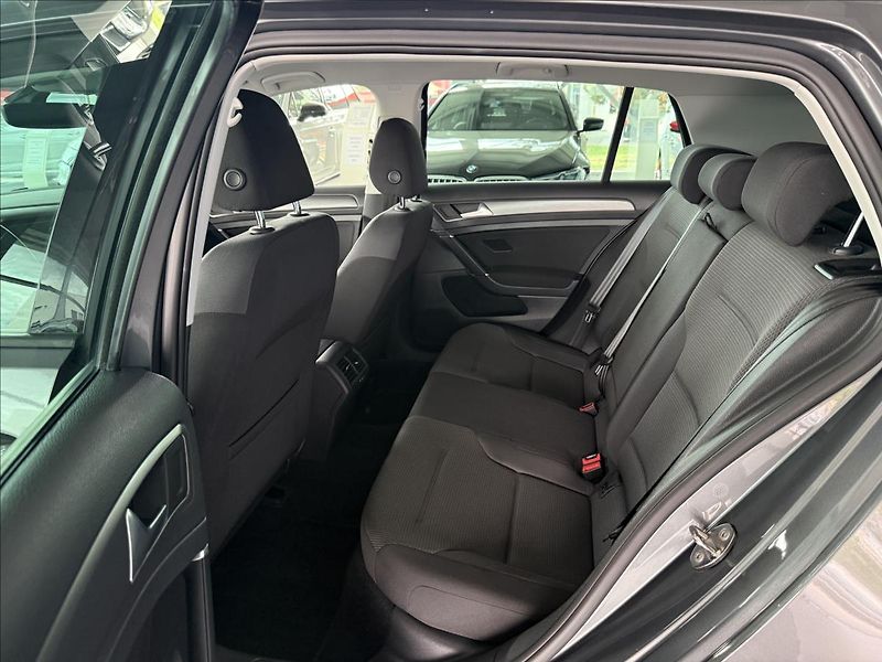 Volkswagen Golf 1,4   TSI,COMFORTLINE,SERVISKA - fotka 23 z 26