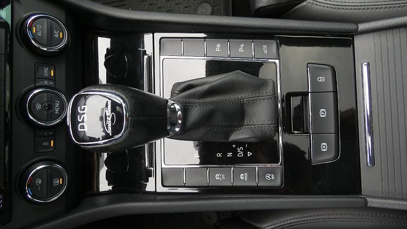 Škoda Superb Combi 2.0 TDI DSG L&K, Panoram - fotka 18 z 29