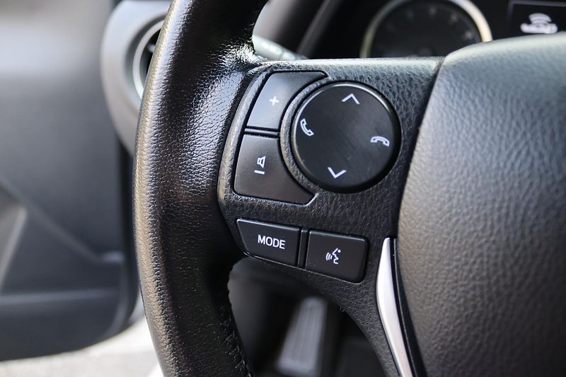Toyota Corolla (2018) Toyota Corolla Sedan 1.6 - fotka 34 z 60