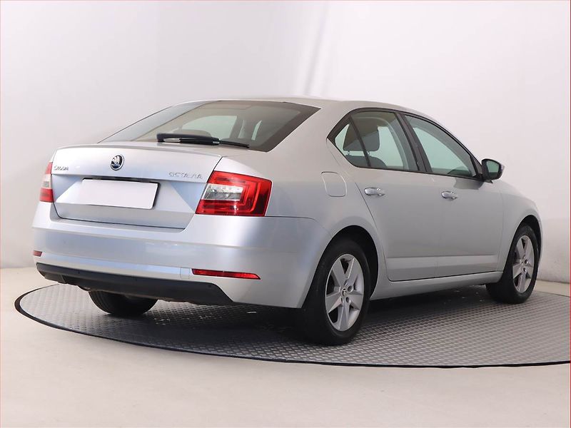 Škoda Octavia (2018) Ambition Plus 1.5 TSI - fotka 5 z 18