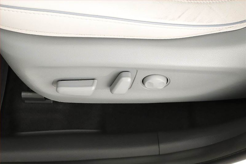 Hyundai Kona (2018) Electric 64 kWh, SoH 90% - fotka 17 z 20