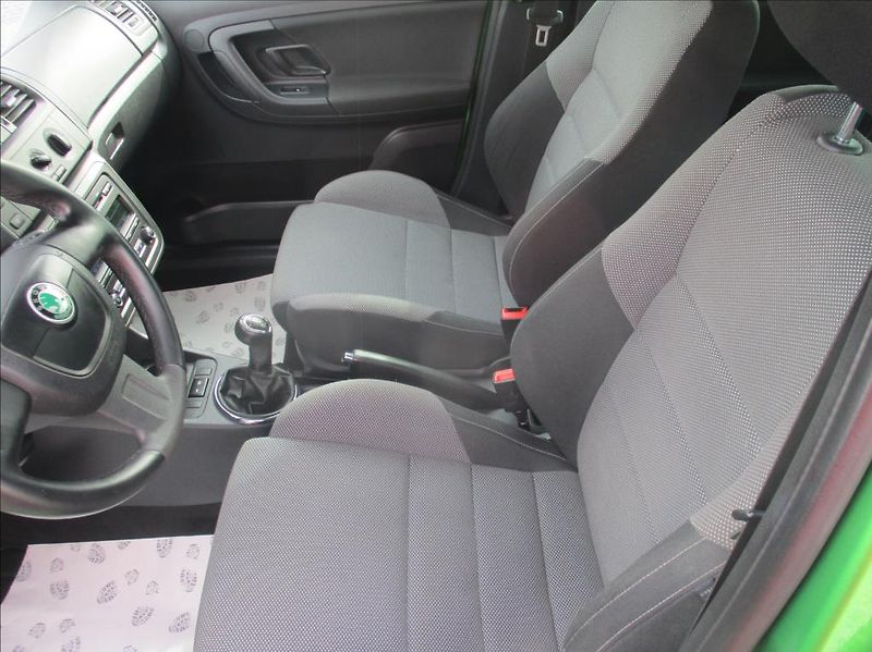 Škoda Fabia 1,2 TSI, klimatizace, serviska - fotka 14 z 33