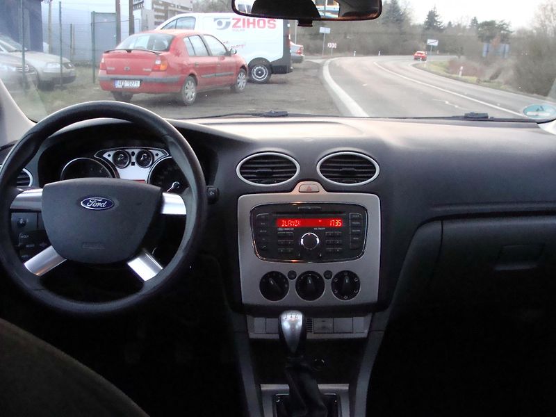 Ford Focus 1.6i - fotka 15 z 25