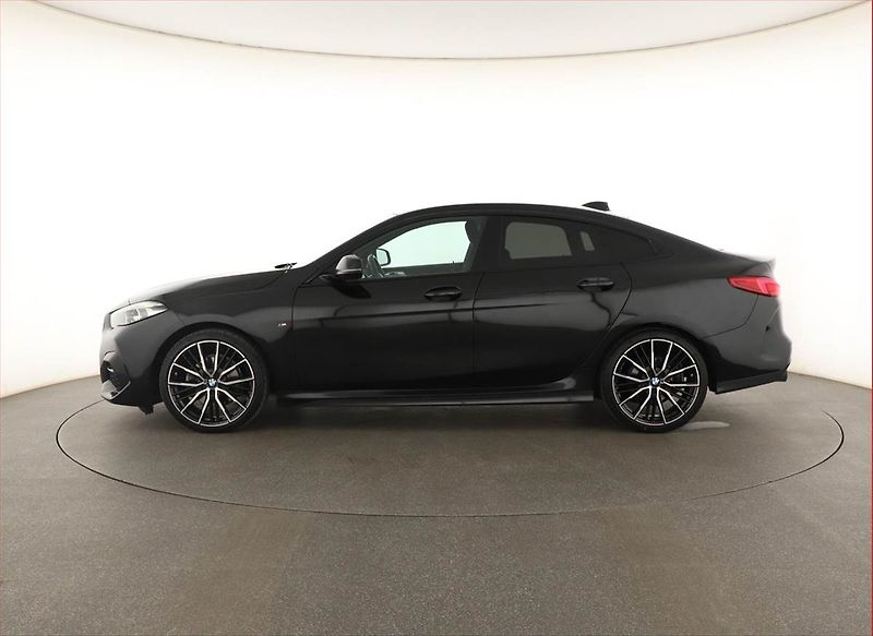 BMW Řada 2 (2021) M Paket 218i Gran Coupé - fotka 3 z 19
