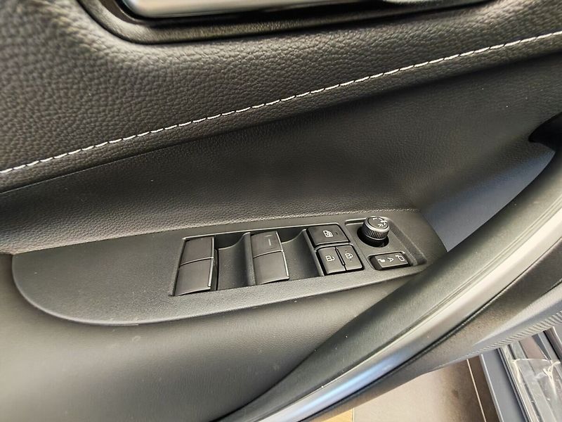 Toyota Corolla 2.0 Hybrid e-CVT Style - fotka 22 z 42