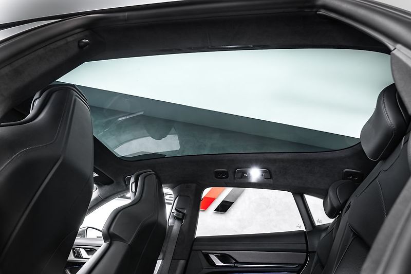 Porsche Taycan PDCC, ventilace, pano - fotka 21 z 41