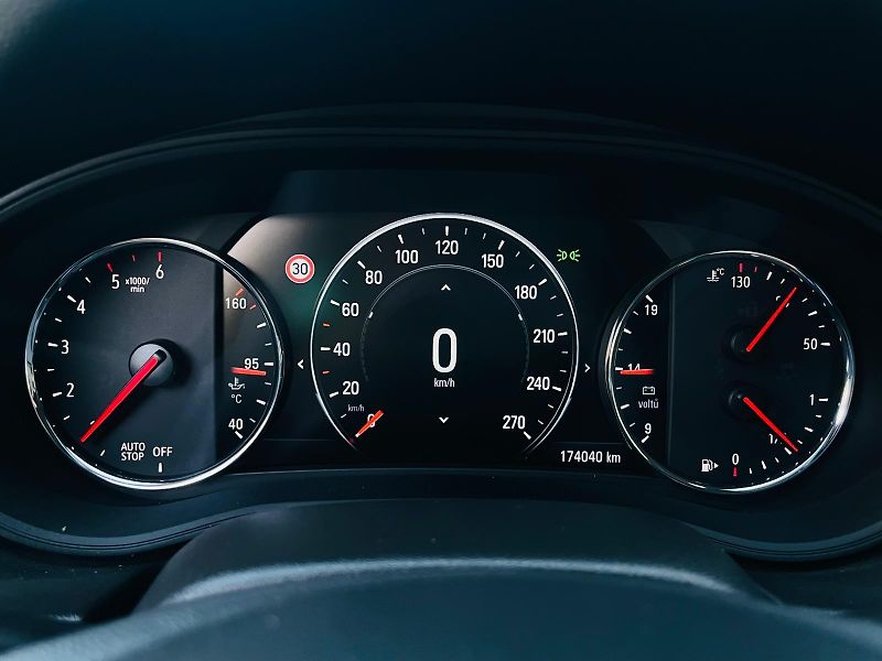 Opel Insignia 2.0CDTi MAN SERVISKA TAŽNÉ LED - fotka 50 z 55