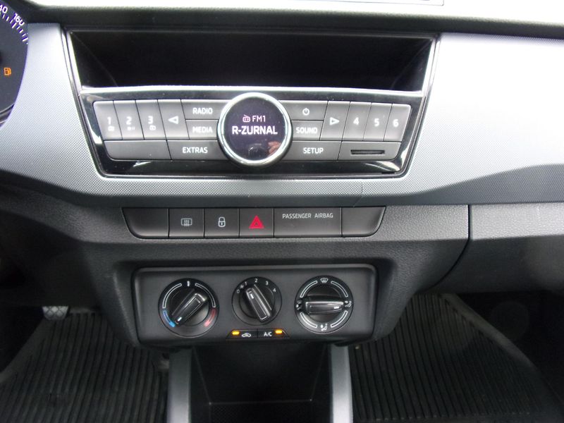 Škoda Fabia (2018) 1.0TSi 70kW CHZ KLIMATIZACE ČR - fotka 11 z 21