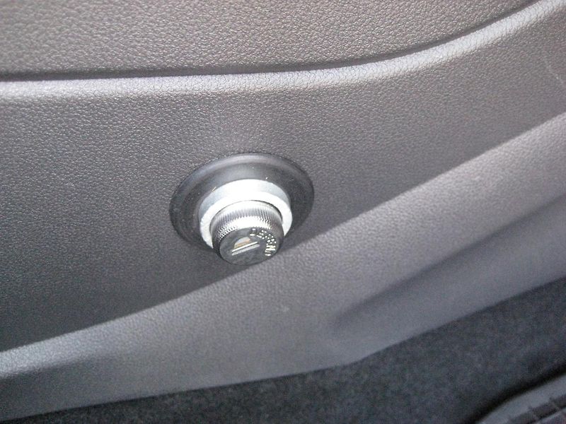 Ford C-MAX 1.5 Ecob 110kW 1.maj-DPH-ČR!!! - fotka 28 z 30