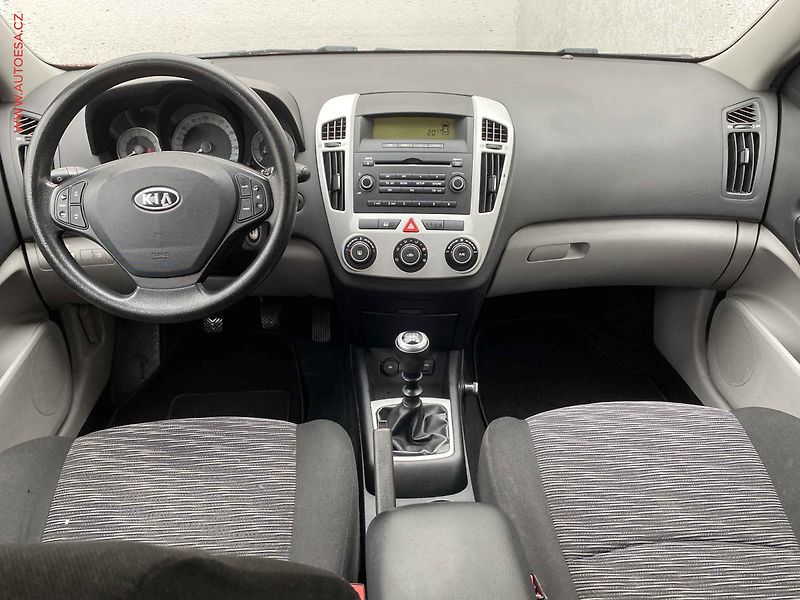 Kia Ceed (2008) 1.6i, ČR, AC - fotka 8 z 14