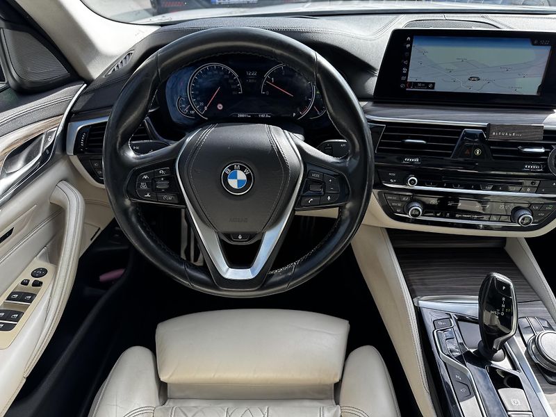 BMW Řada 5 (2018) 540D xDrive Luxury - CZ - fotka 13 z 28