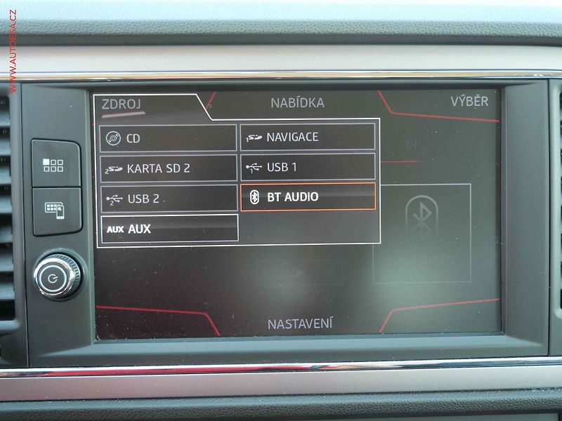 Seat Leon (2017) 1.6 TDi, Style, navi - fotka 18 z 20