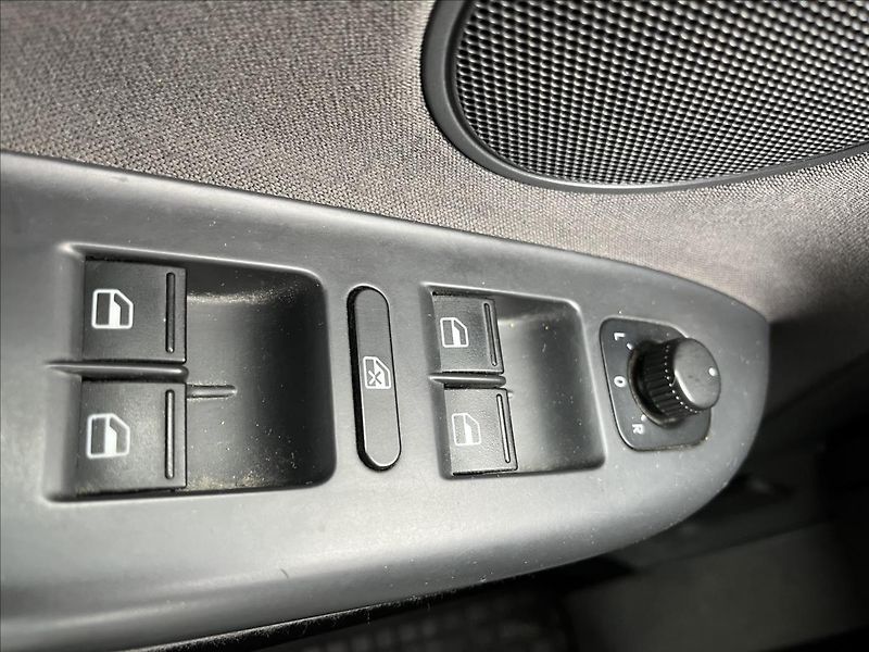 Volkswagen Golf Plus 1.4 i ROZVODY 2x KOLA STK 1/28 - fotka 19 z 36