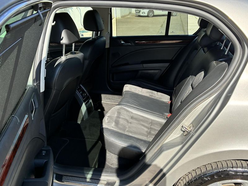 Škoda Superb 2.0 TDI 4x4 DSG / 103 kW Exclu - fotka 11 z 25