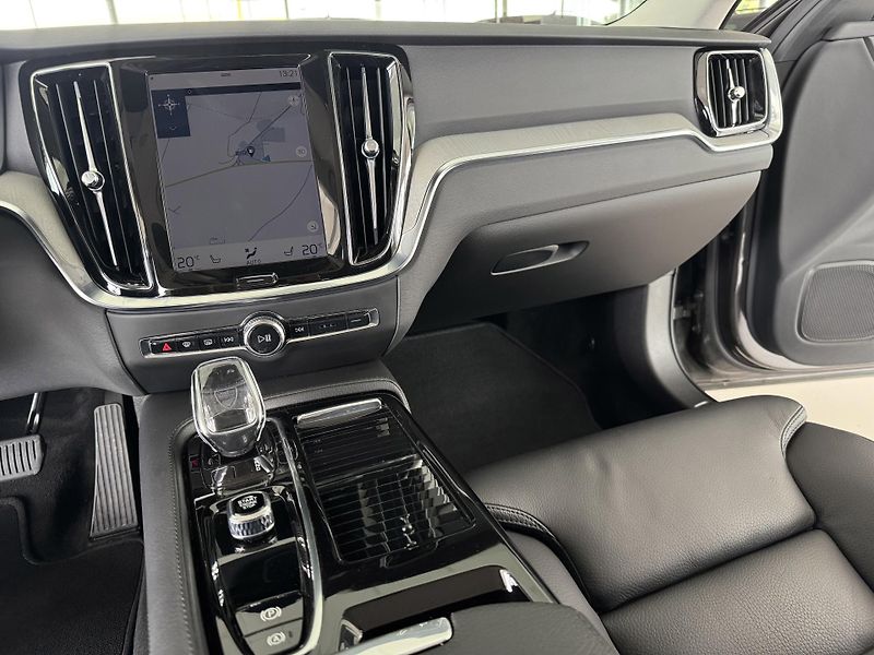 Volvo V60 T6 AWD*257kW*REZERVACE! - fotka 18 z 33