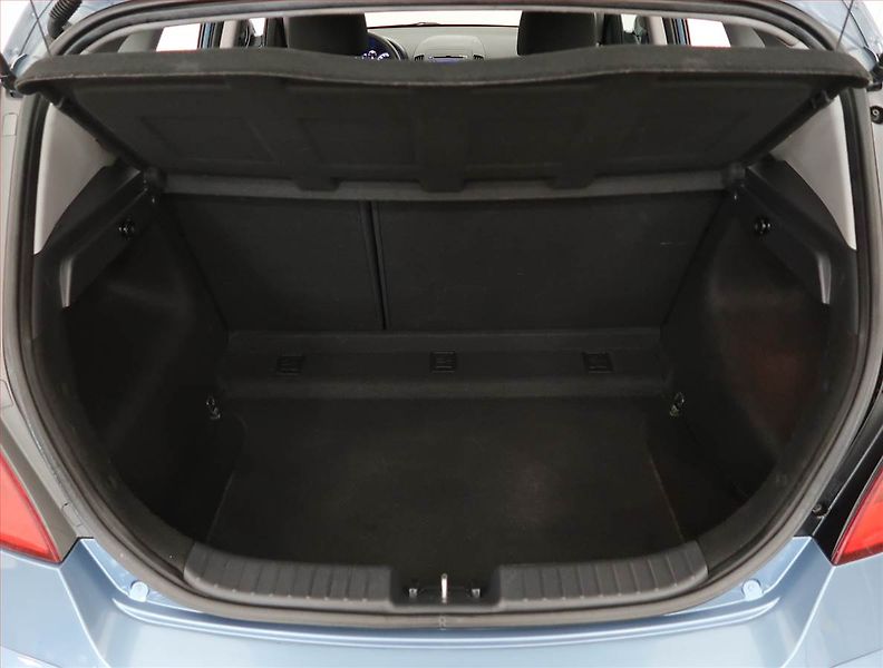 Hyundai i30 (2010) 1.4 CVVT, po STK, slušný stav - fotka 13 z 15