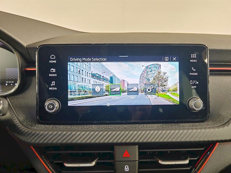Škoda Scala (2025) 1.0 TSI 85 kW Monte Carlo - fotka 11 z 27
