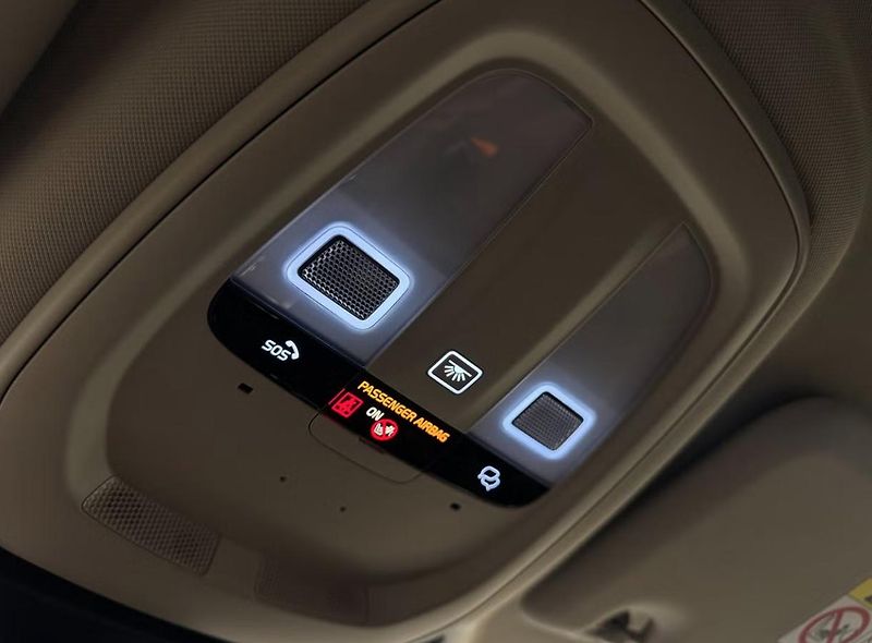 Volvo S60 Recharge T8 AWD 360k BLIS Kůže - fotka 19 z 26