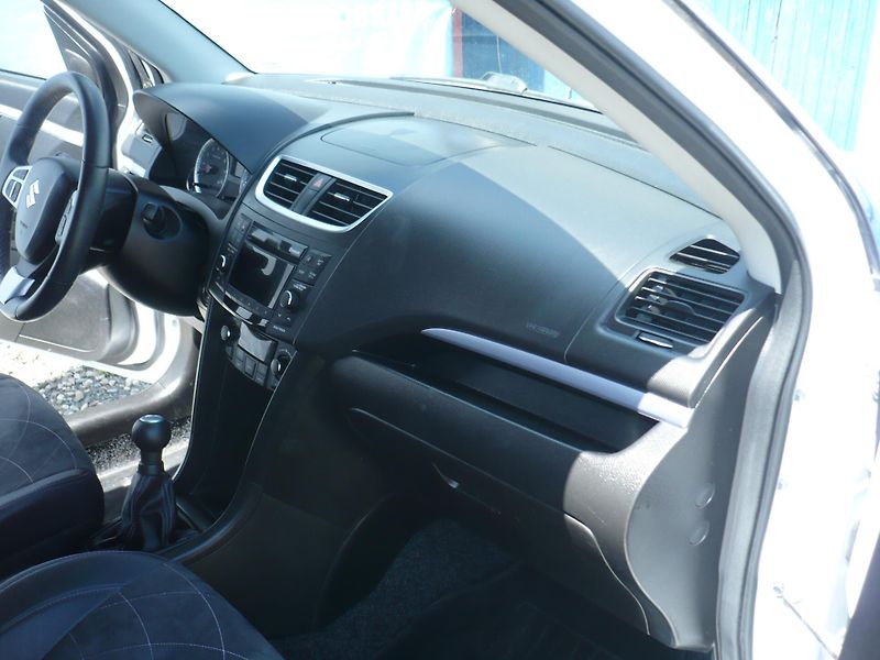 Suzuki Swift 1.2I 69Kw X-Tra Klimatizace - fotka 12 z 23