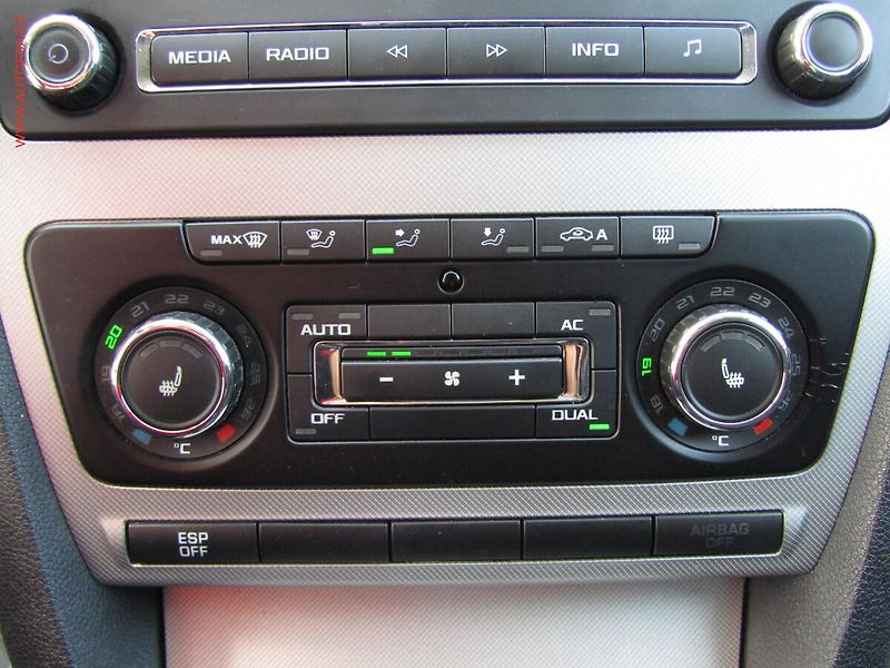 Škoda Octavia (2009) 1.4 TSi, ČR, Elegance - fotka 13 z 15