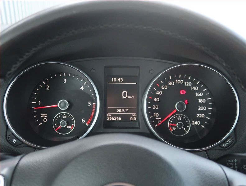 Volkswagen Golf (2012) R-Line 1.6 TDI, Tempomat - fotka 11 z 19