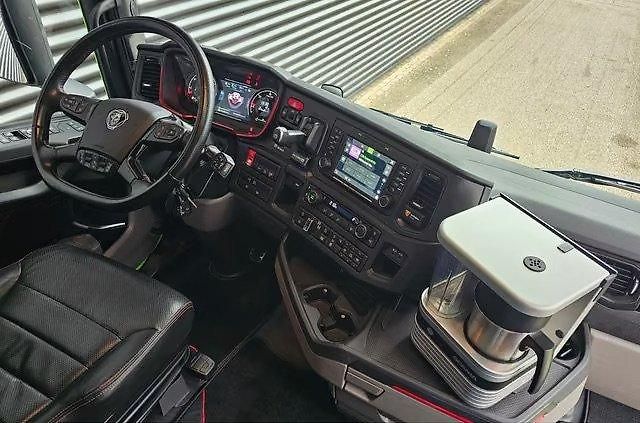 Scania (2023) S770V8 6x4 tahač EURO 6 - fotka 16 z 26