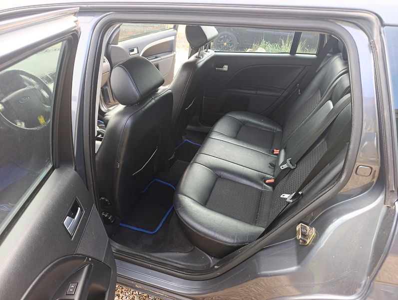 Ford Mondeo (2006) 2.0 TDCi - fotka 9 z 13