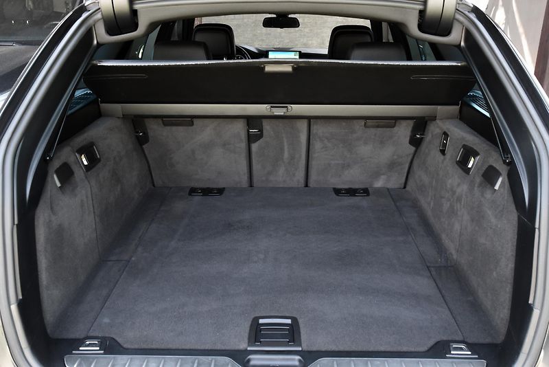 BMW Řada 5 520d M SPORT PAKET, PANORAMA - fotka 44 z 51