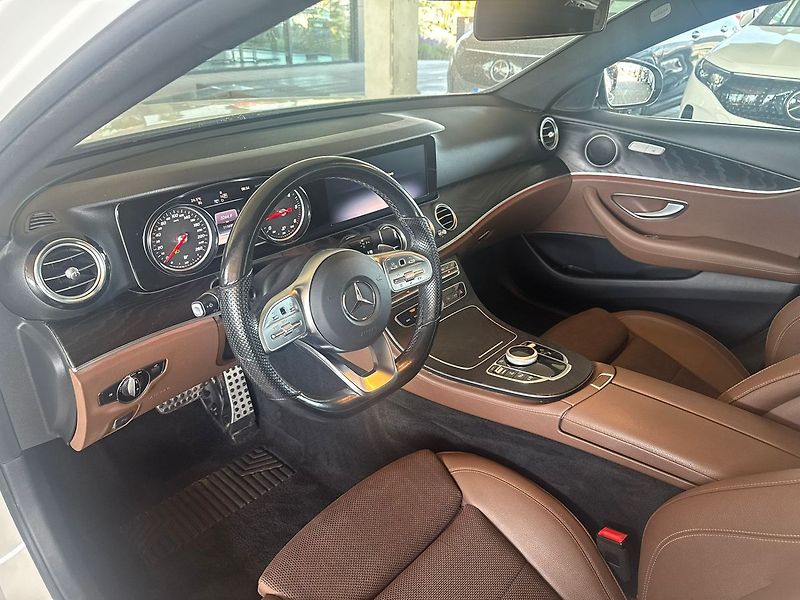 Mercedes-Benz Třídy E 300d - fotka 12 z 21
