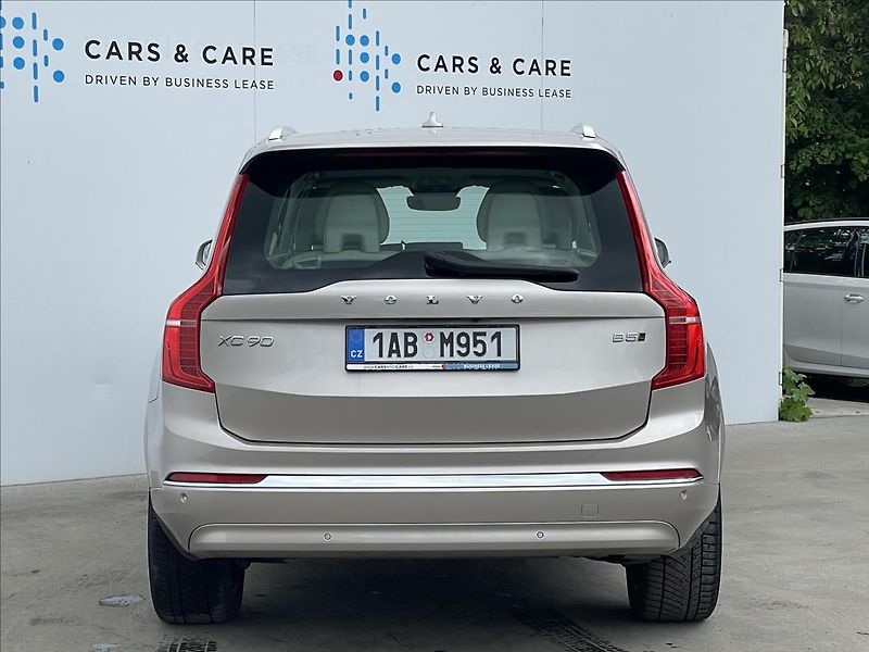 Volvo XC90 2,0 B5 AWD Plus Bright WEBA+TZ - fotka 23 z 25