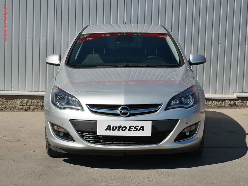 Opel Astra (2013) 1.4 T, ČR, AC, xenon, navi - fotka 2 z 23