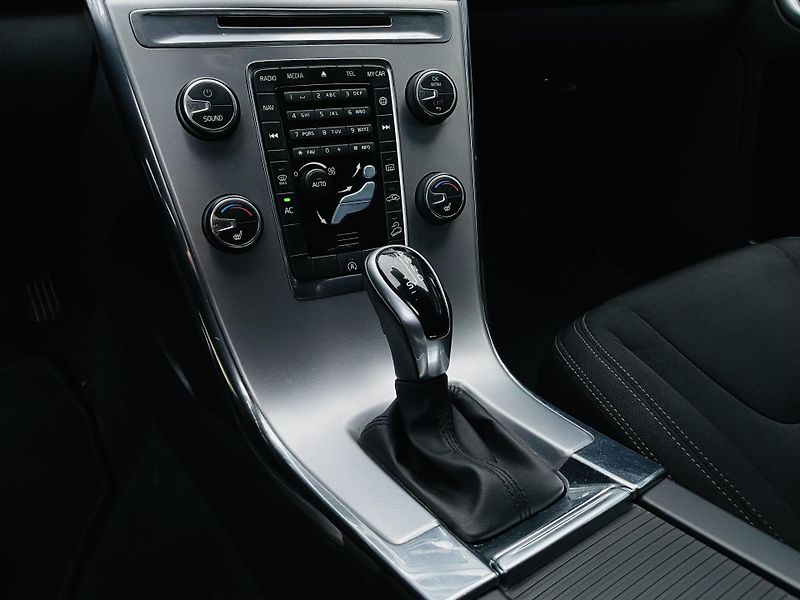 Volvo XC60 2.4D 4x4 AUT SERVISKA TAŽNÉ - fotka 36 z 43