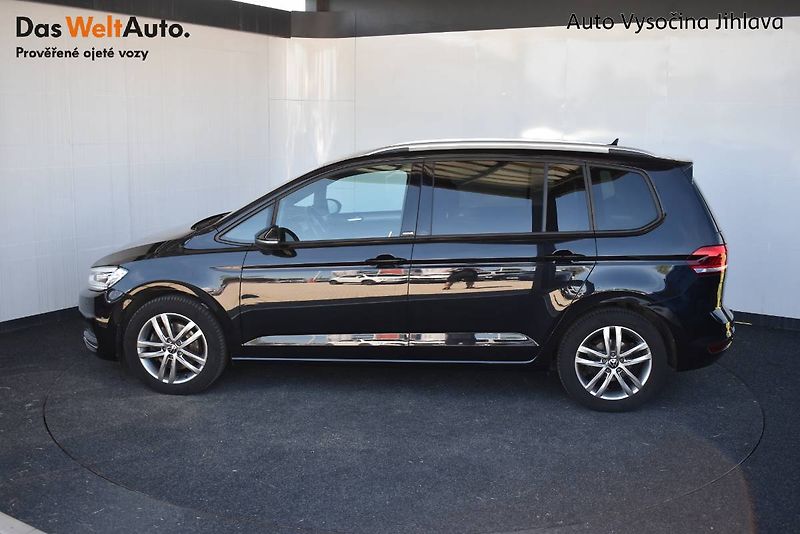 Volkswagen Touran (2023) 1.5TSI 110kW DSG, LED - fotka 3 z 26