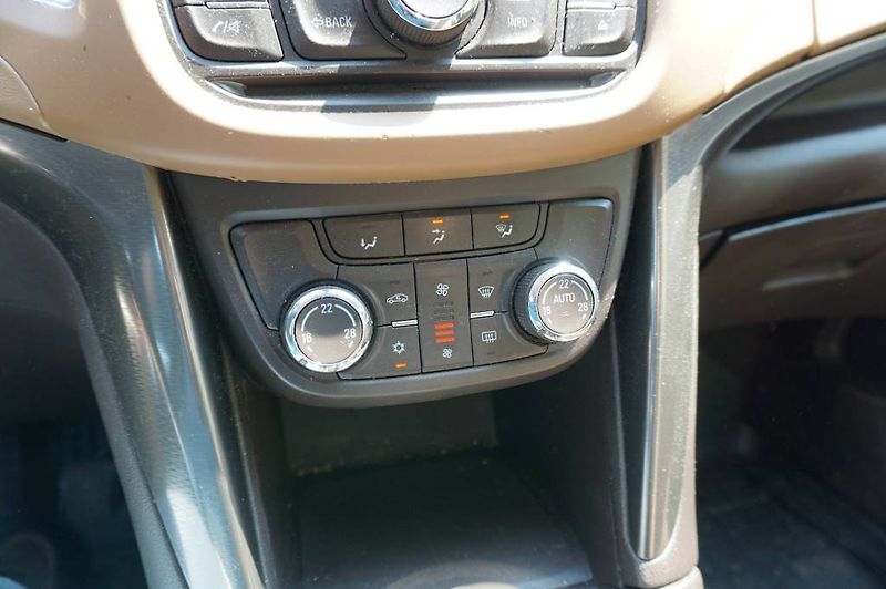 Opel Zafira (2012) Tourer 2,0 96 kW - fotka 22 z 30