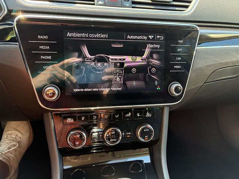 Škoda Superb 2.0 TDi 110 kW L&K DSG ČR DPH - fotka 26 z 37