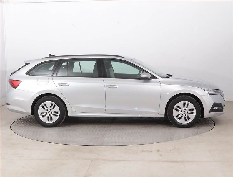 Škoda Octavia (2023) Ambition 2.0 TDI, ČR,1.maj - fotka 6 z 15