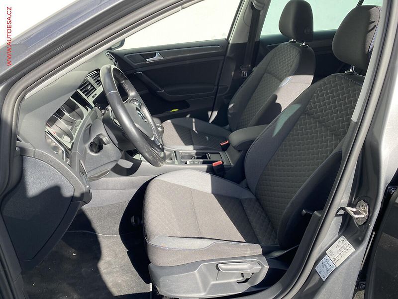 Volkswagen Golf (2019) 1.5 TSi, Join, navi - fotka 9 z 18